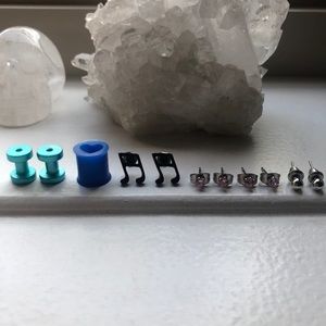 Bits of Unworn Jewelry